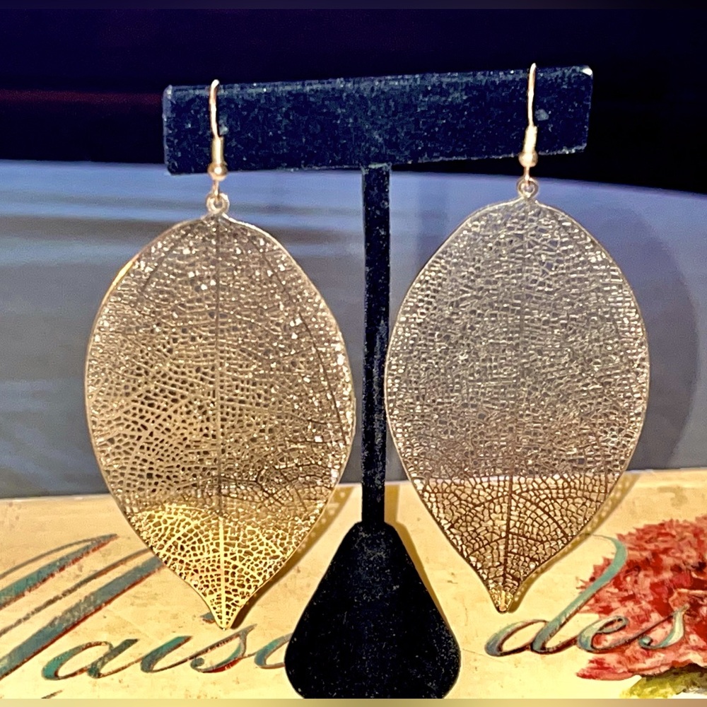 ✨Gold Leaf Lightweight Long Dangle Earrings